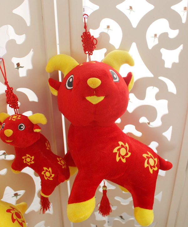 羊年公仔 中国结大红色 小羊毛绒玩具吸盘挂件羊 新年礼品