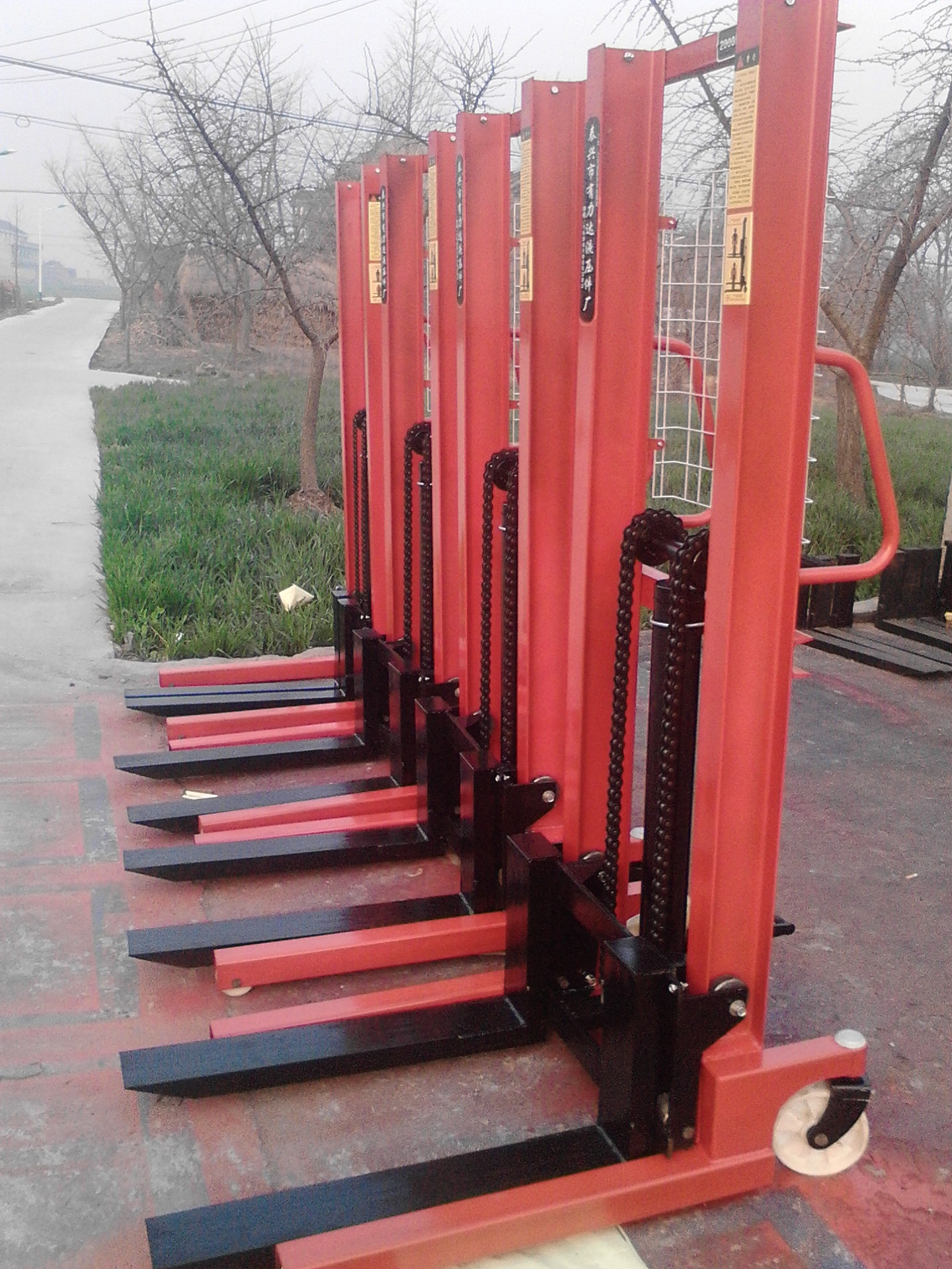 厂家直销有力达2吨手动液压升降叉车,升高装卸车, 电动堆高车