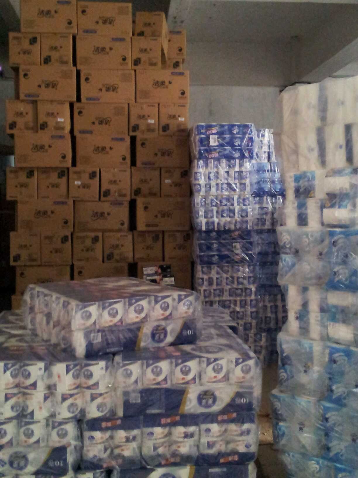 经销的品牌纸巾有:维达,清风,洁柔,心相印,好家风,银洲湖,贝柔,纯点