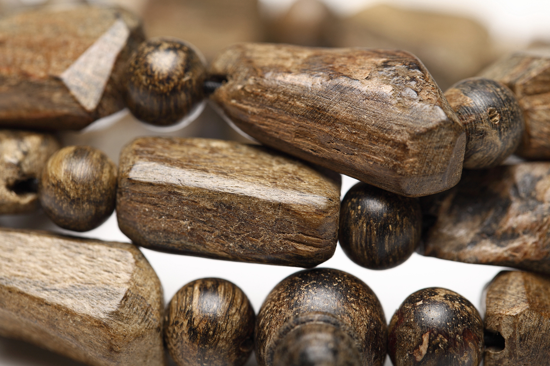 越南广南水沉沉香木不规则形手串天然结香不刺鼻情侣款木制手链