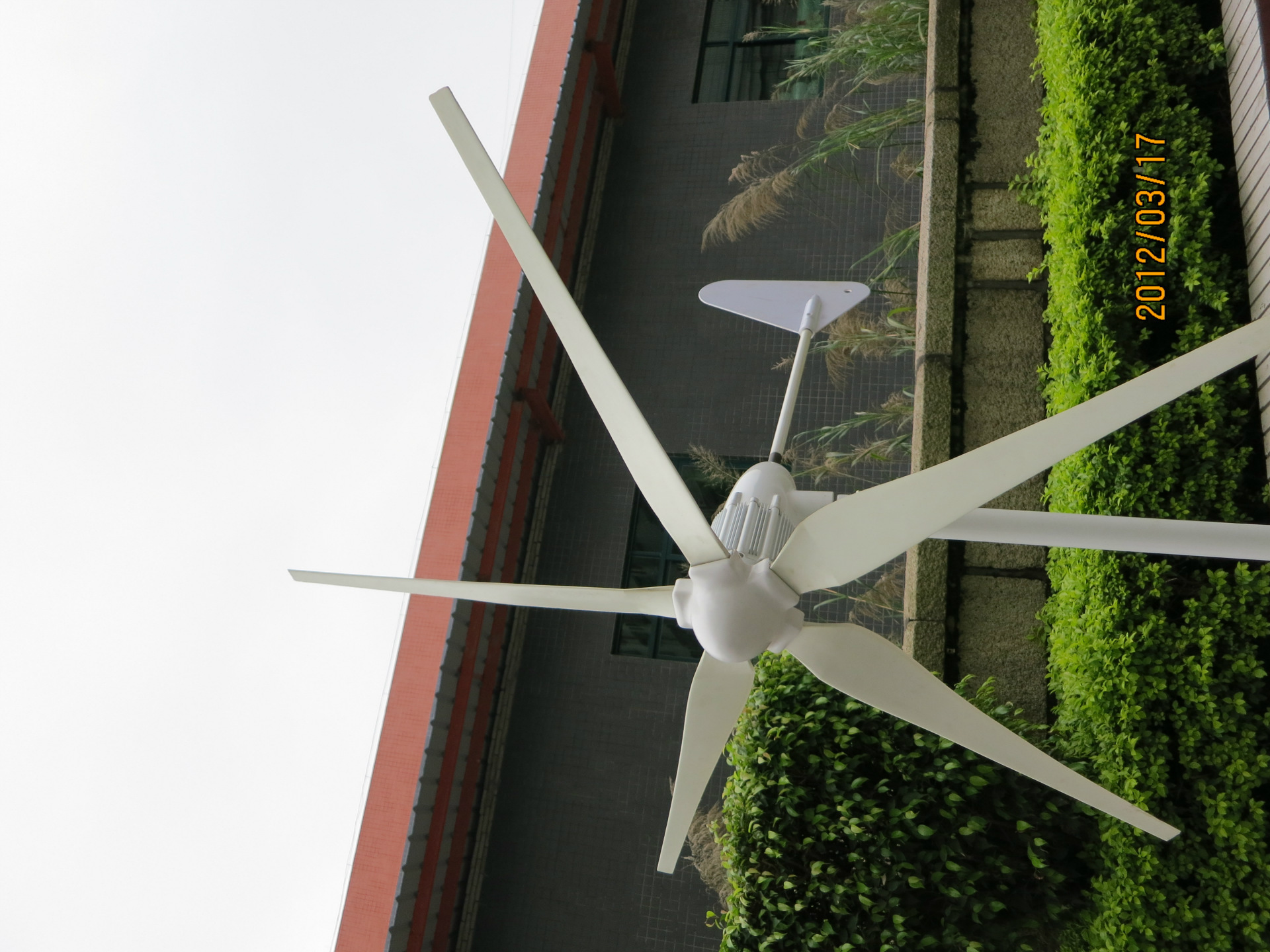 风力发电机 风光互补发电系统 微风启动 碳纤维叶片 13,塔杆装配采用