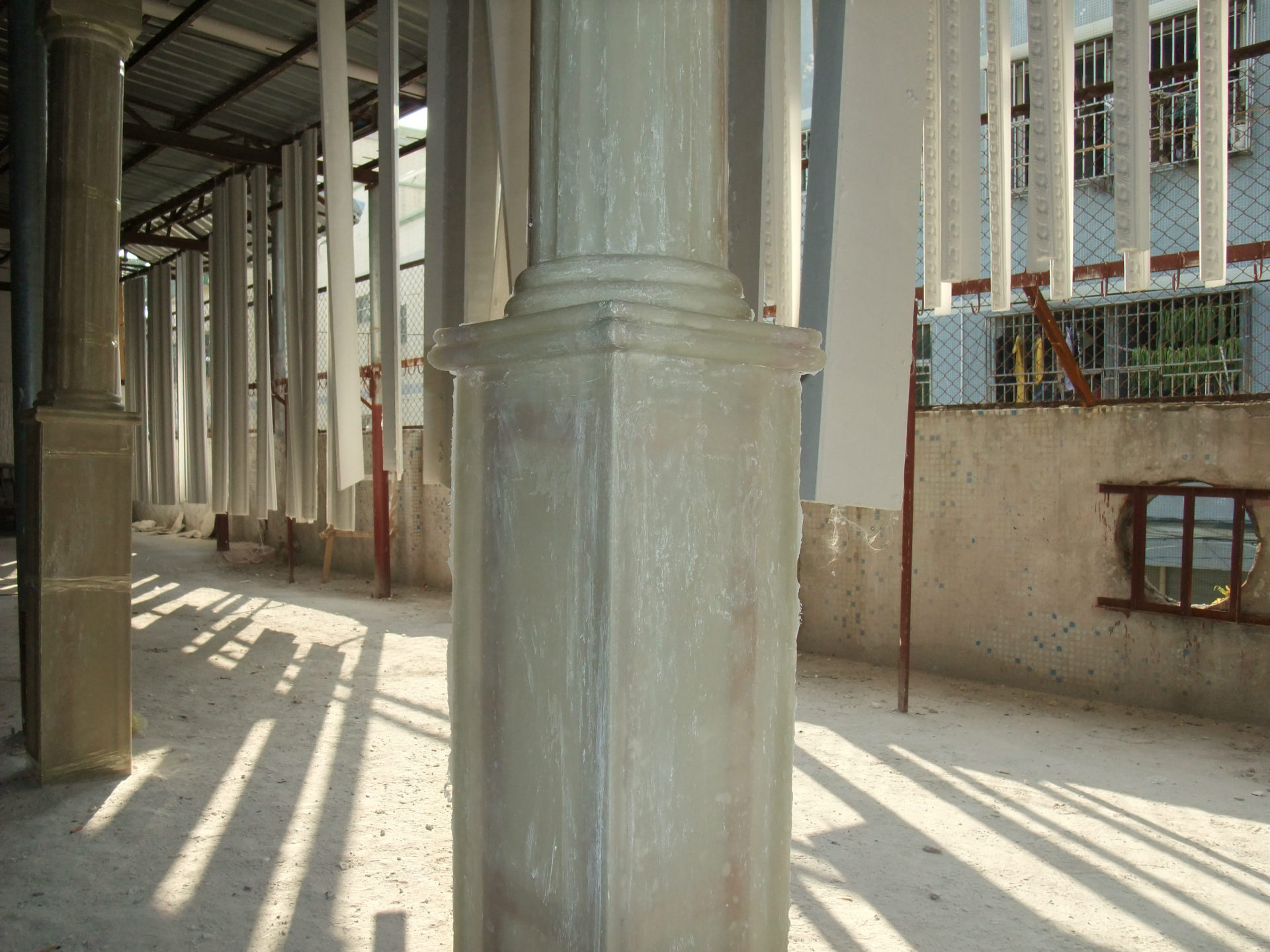 厂家供应订做多种款式 玻璃钢柱子 模具 加工中