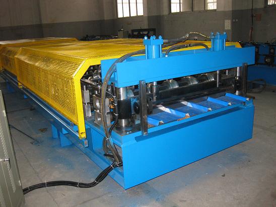 彩钢成型机,压瓦机,滚压成型机,滚压成型设备