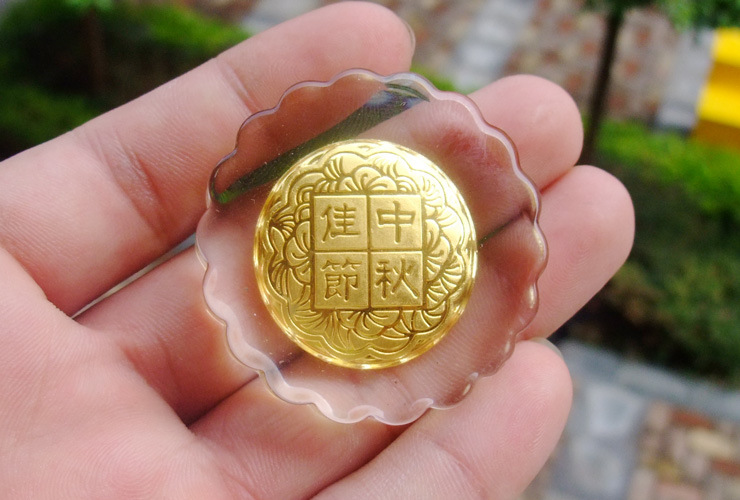 银龙珠宝厂家直销中秋礼品黄金月饼千足金合成晶石镶金箔饰品批发