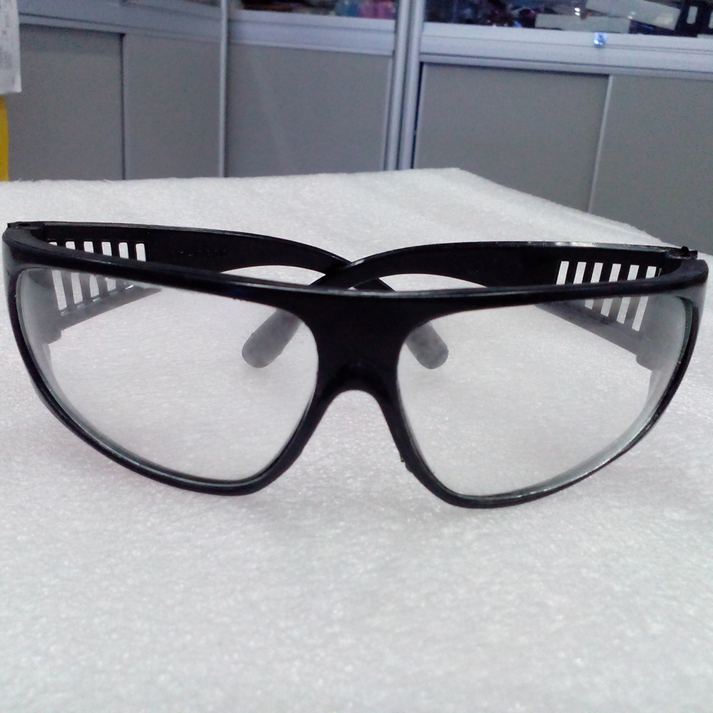 厂家批发供应电焊眼镜 护目镜 双防护 劳保工厂车间黑白色平光镜