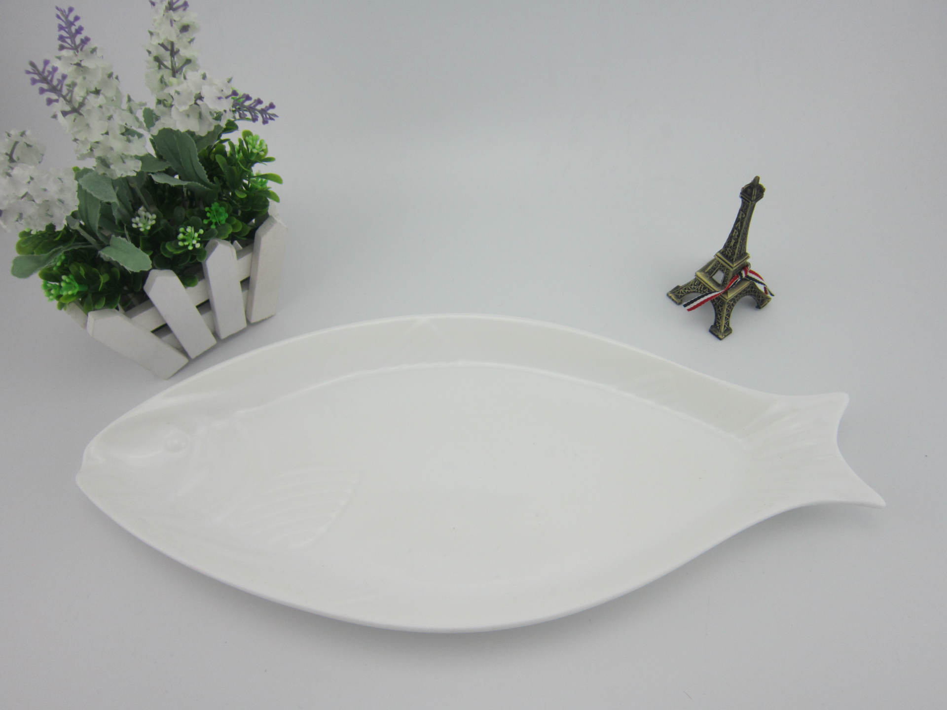 厂家销15寸鱼盘 陶瓷鱼盘 日用陶瓷 鱼盘 盘子 奇异形状盘