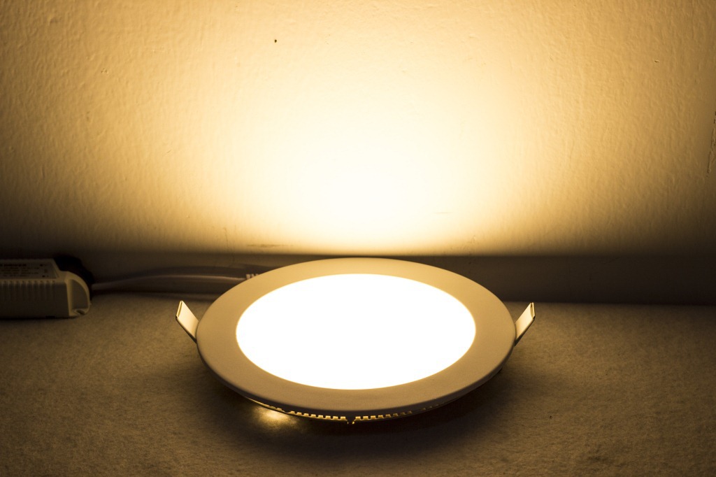 压铸led面板灯12w 遥控器调光调色温带小夜灯功能