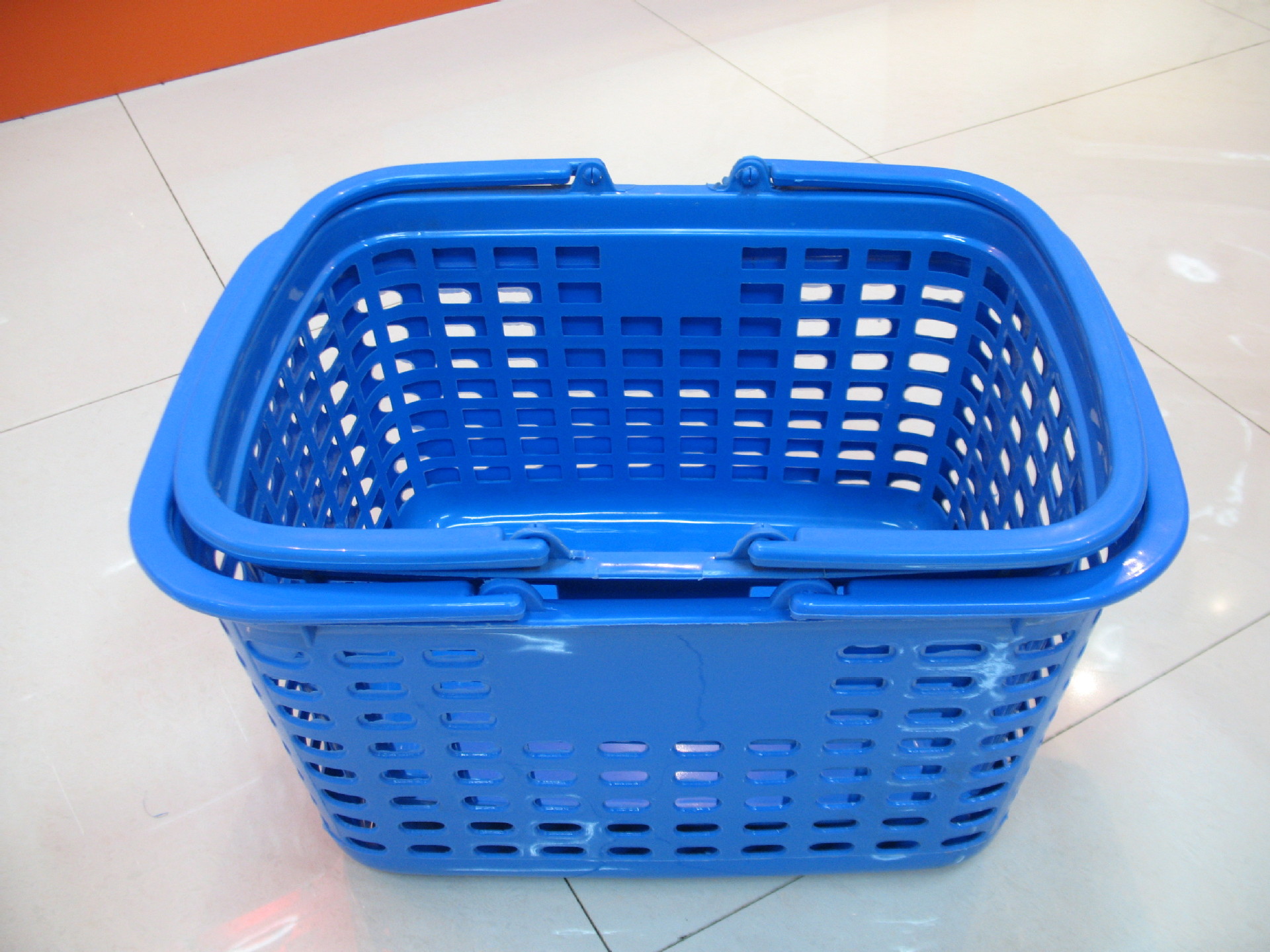 大号塑料手提篮 中号杂物收纳篮 蓝色带提手镂空超市提篮 批发