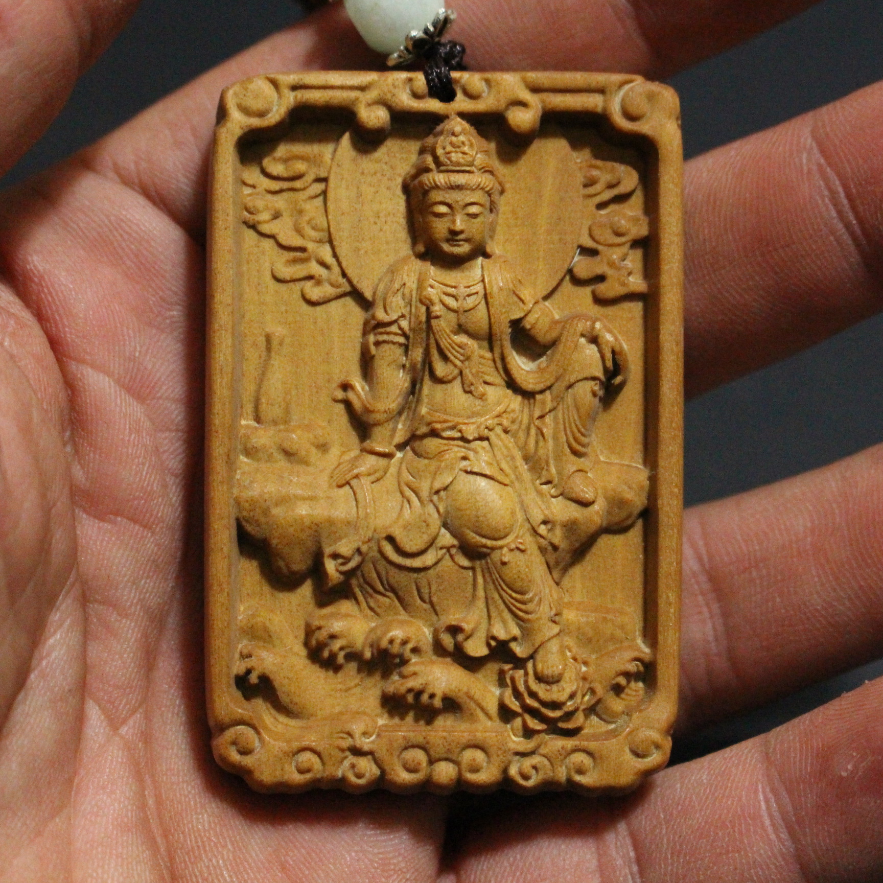 厂家直销 印度老山檀香高油精工雕刻打磨四六挂牌观音 假一赔十