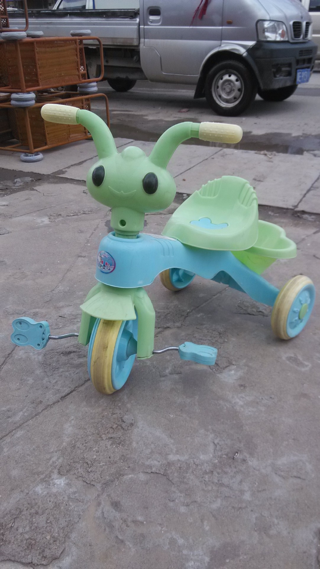 供应儿童脚蹬三轮车,蚂蚁头脚蹬三轮车图片_6