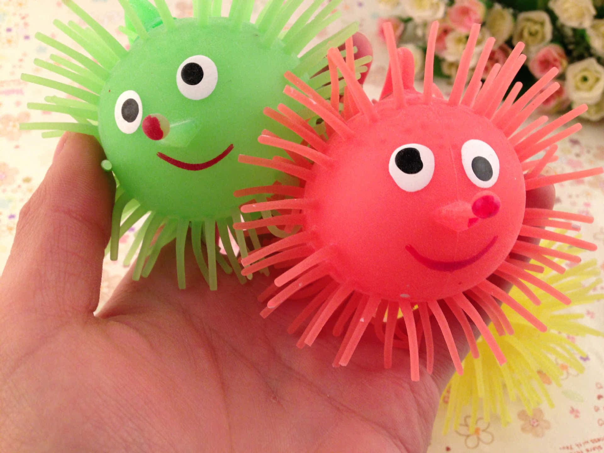 发光毛毛球 发光鼻子 弹力闪光毛毛球 发泄玩具球 夜市地摊热卖