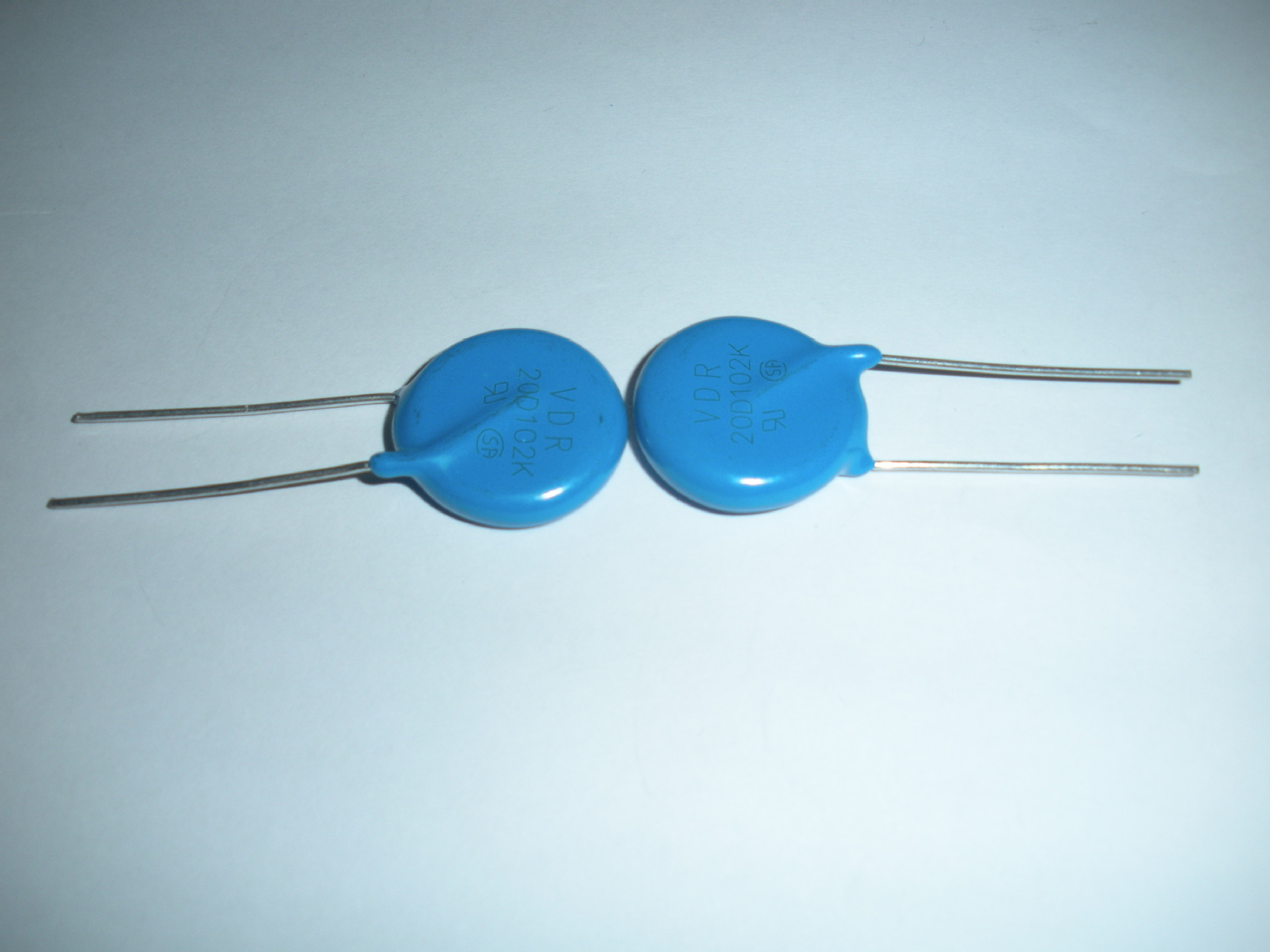 供应台湾品牌vdr压敏电阻20d102k