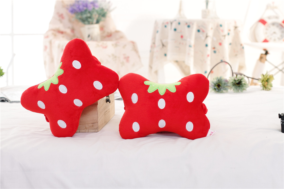 批发卡通可爱红草莓汽车头枕骨头枕汽车枕头护颈枕一对装