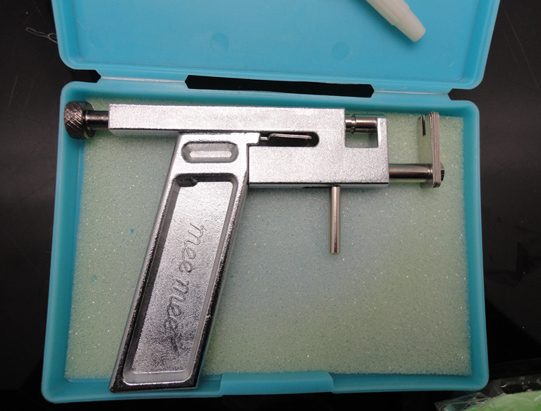 特价耳枪耳洞枪耳钉枪无痛穿耳器 打耳洞专用穿孔枪 穿耳机正品