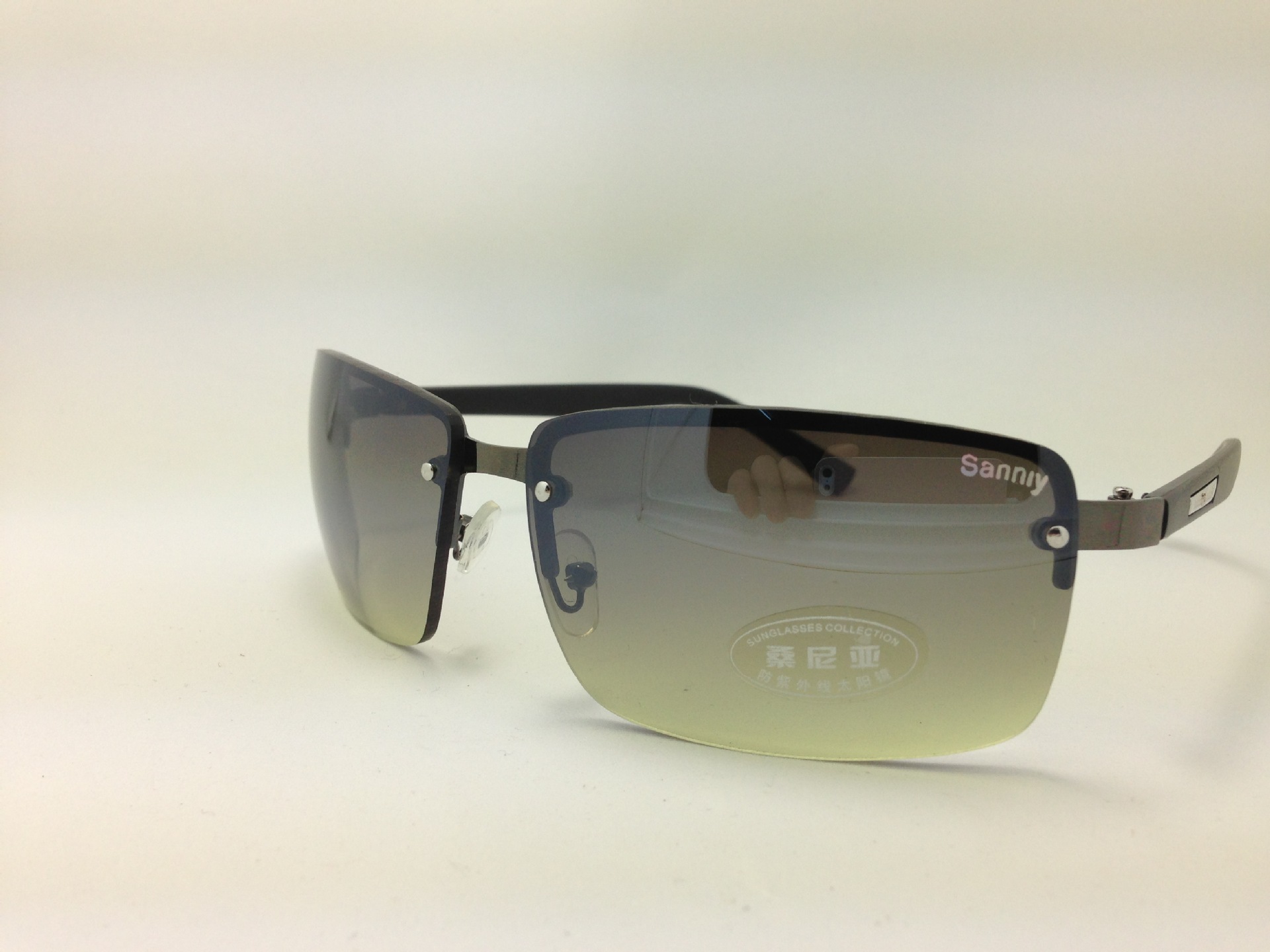 批发2014年最新款热卖时尚款树脂打孔镜片桑尼亚