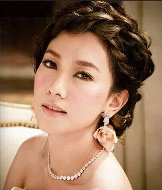 精益管希儿分享:泰国总理 · 美女 · 英拉