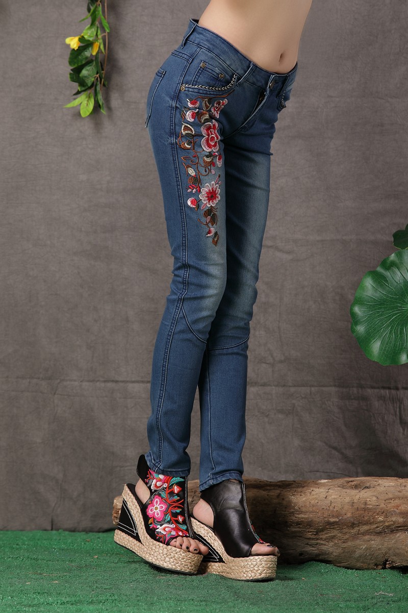 新款时尚修身绣花牛仔裤 百搭全棉牛仔长裤 批发服装 代发女装