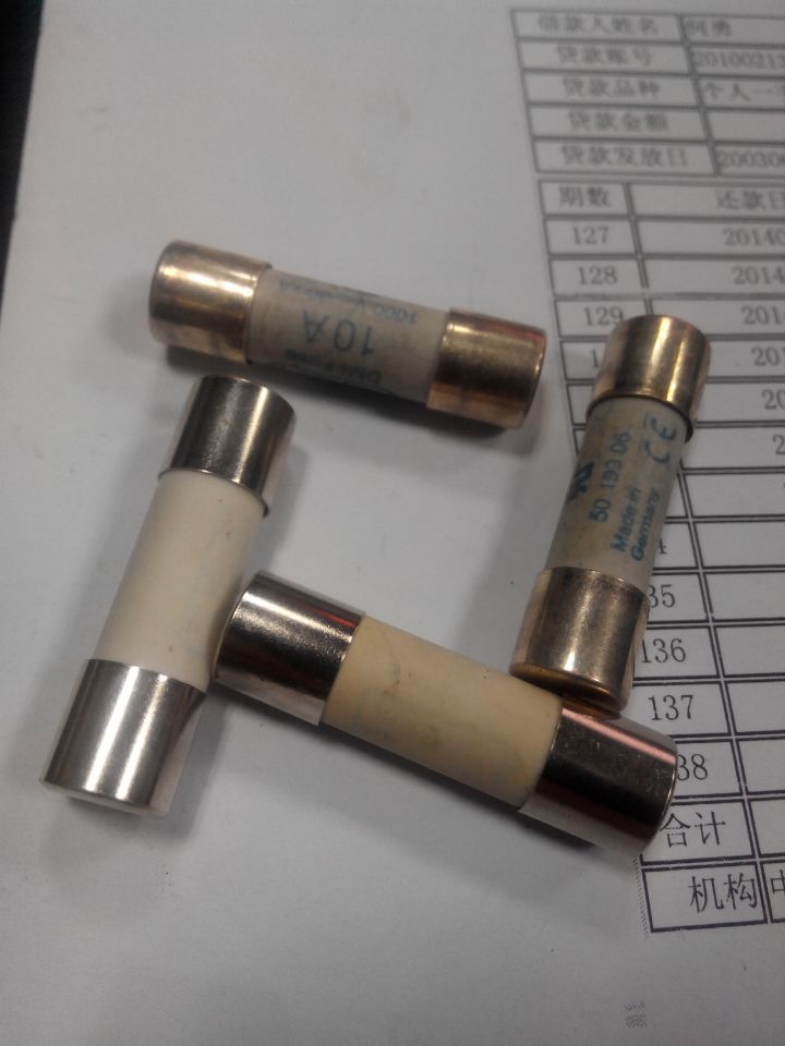 种类 熔断器 用途 光伏 体积 小型 电压特性 高压 形状 平头管状 熔断