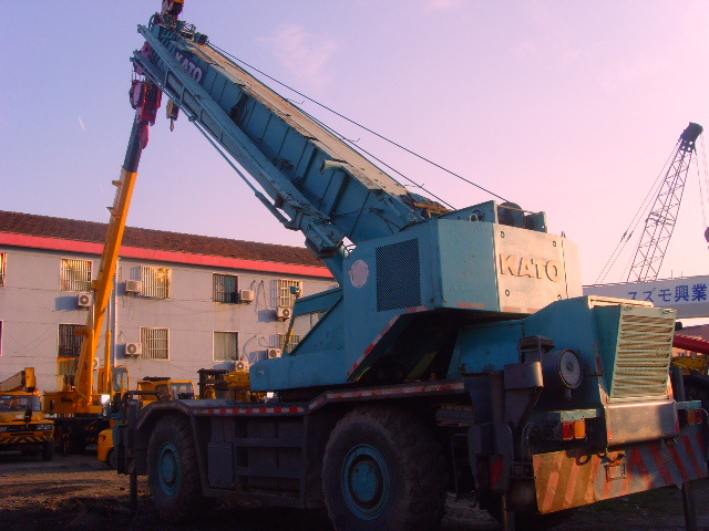 本公司拥有各种二手吊车,二手压路机,二手装载机等二手工程机械500多