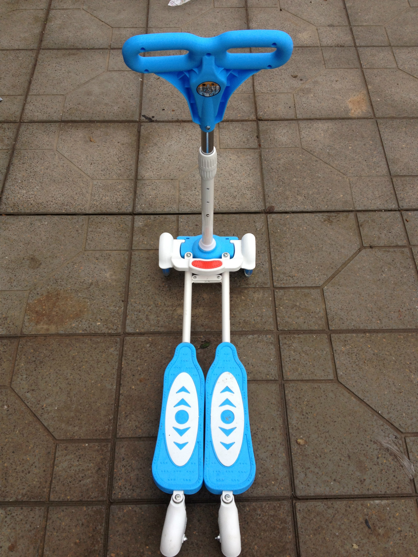 厂家直销批发儿童蛙式滑板车 可伸缩蛙式滑板车 儿童滑板车闪光轮图片