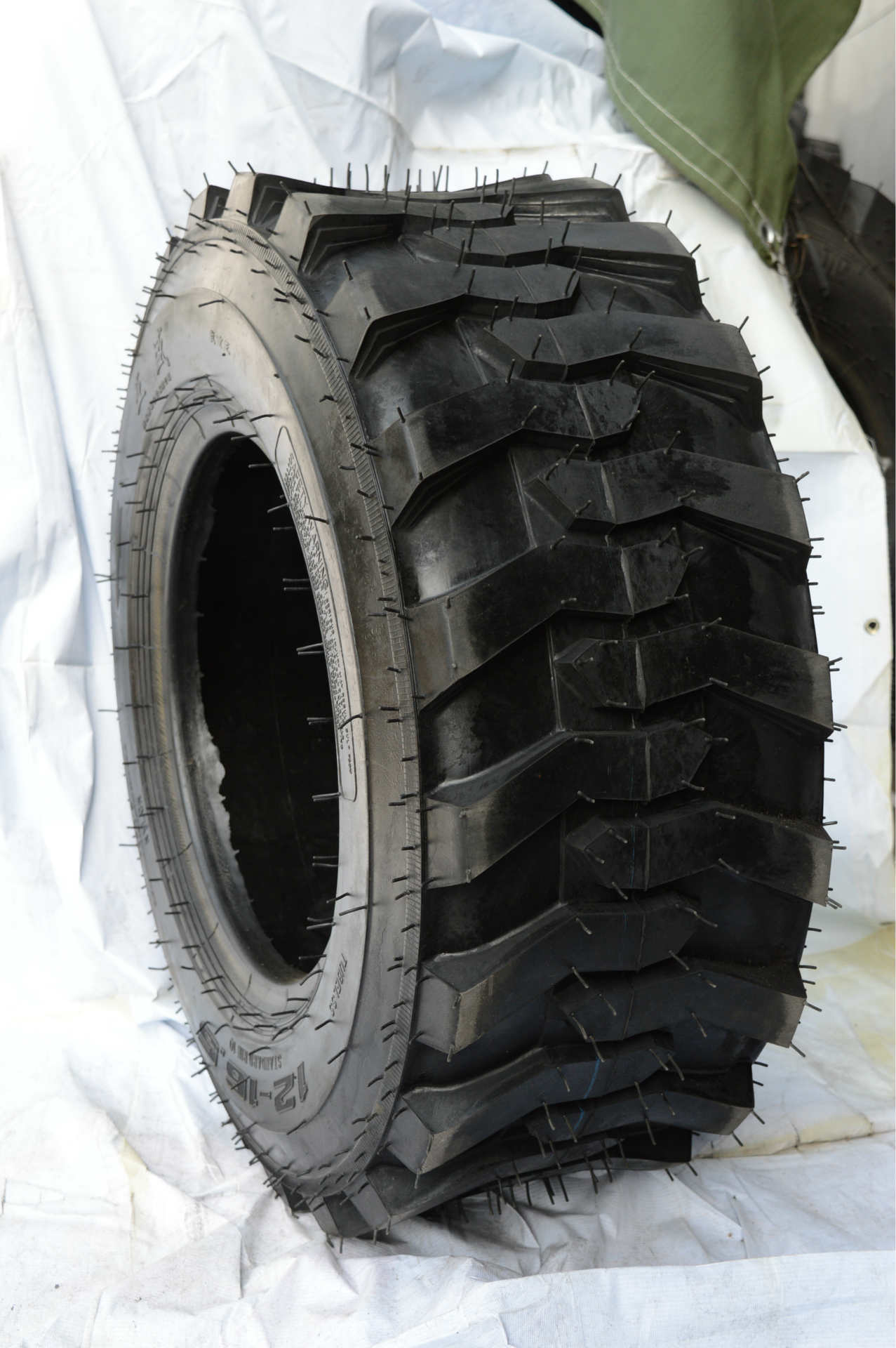 供应10-16.5 滑移式装载机轮胎