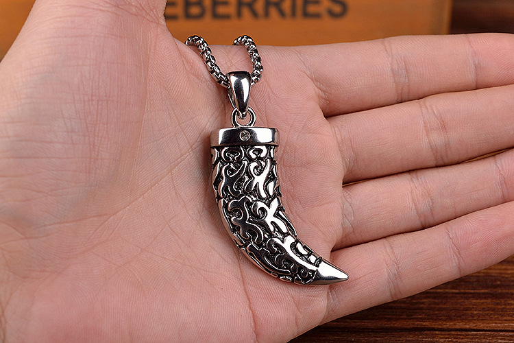 gz148欧美外贸个性复古朋克摇滚哥特潮男牛角霸气钛钢项链吊坠