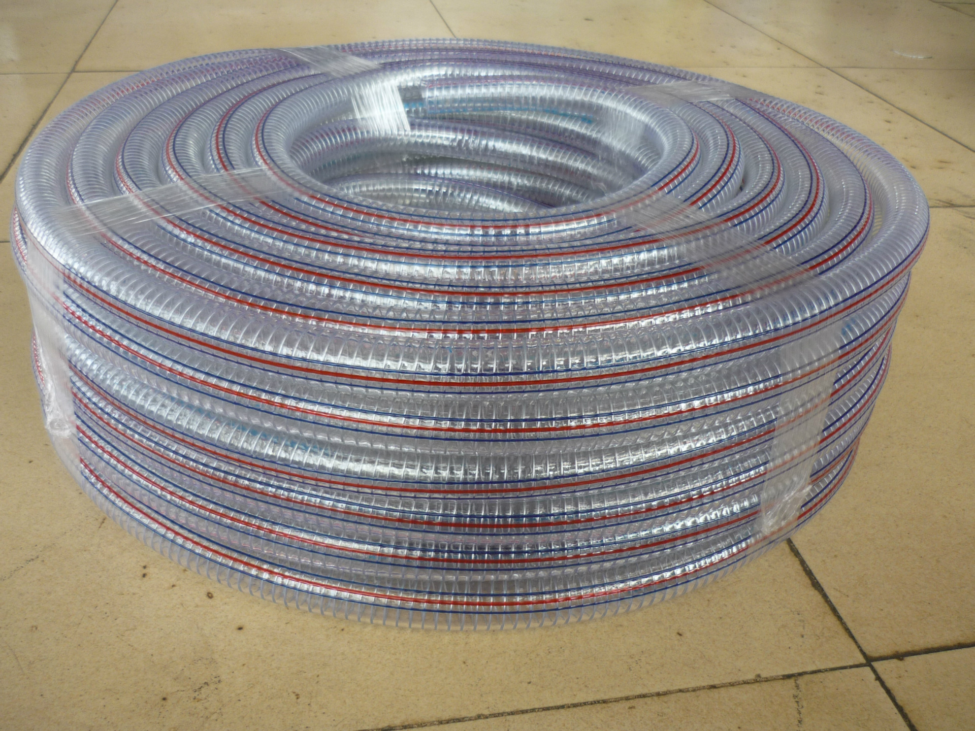 我公司生产的pvc钢丝管为全新料生产,环保无毒,使用高强度镀锌钢丝,永