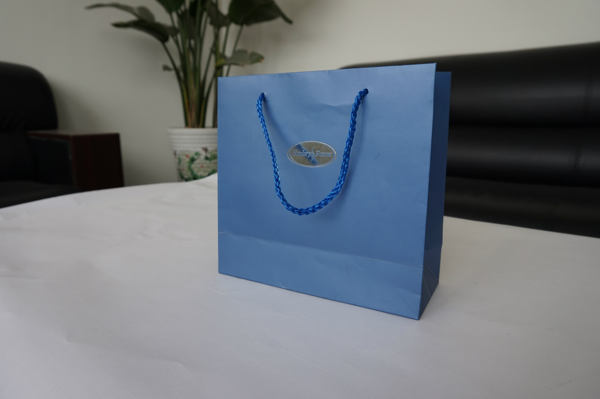 礼品纸袋厂家现货直销白卡纸手提袋 翻盖纸礼品袋 定制logo礼品袋