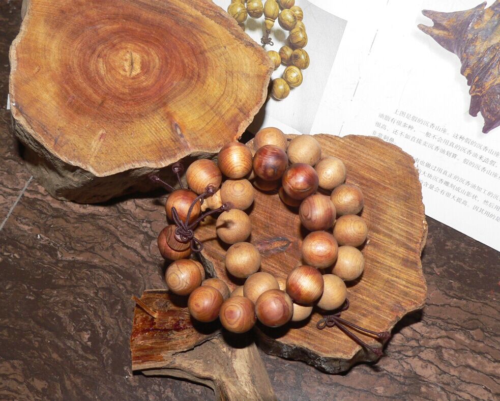 广西巴马土沉香木高油料手串双直径1.8厘米13颗