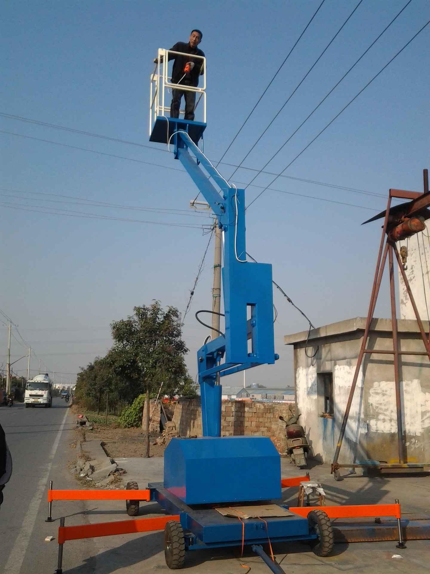 生产园林高空作业机械,曲臂升降机,维修升降平台