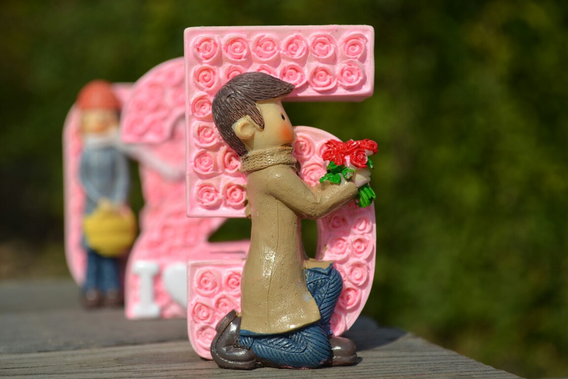 520向左走向右走创意树脂精品摆件桌面装饰品礼品厂家特价直销中