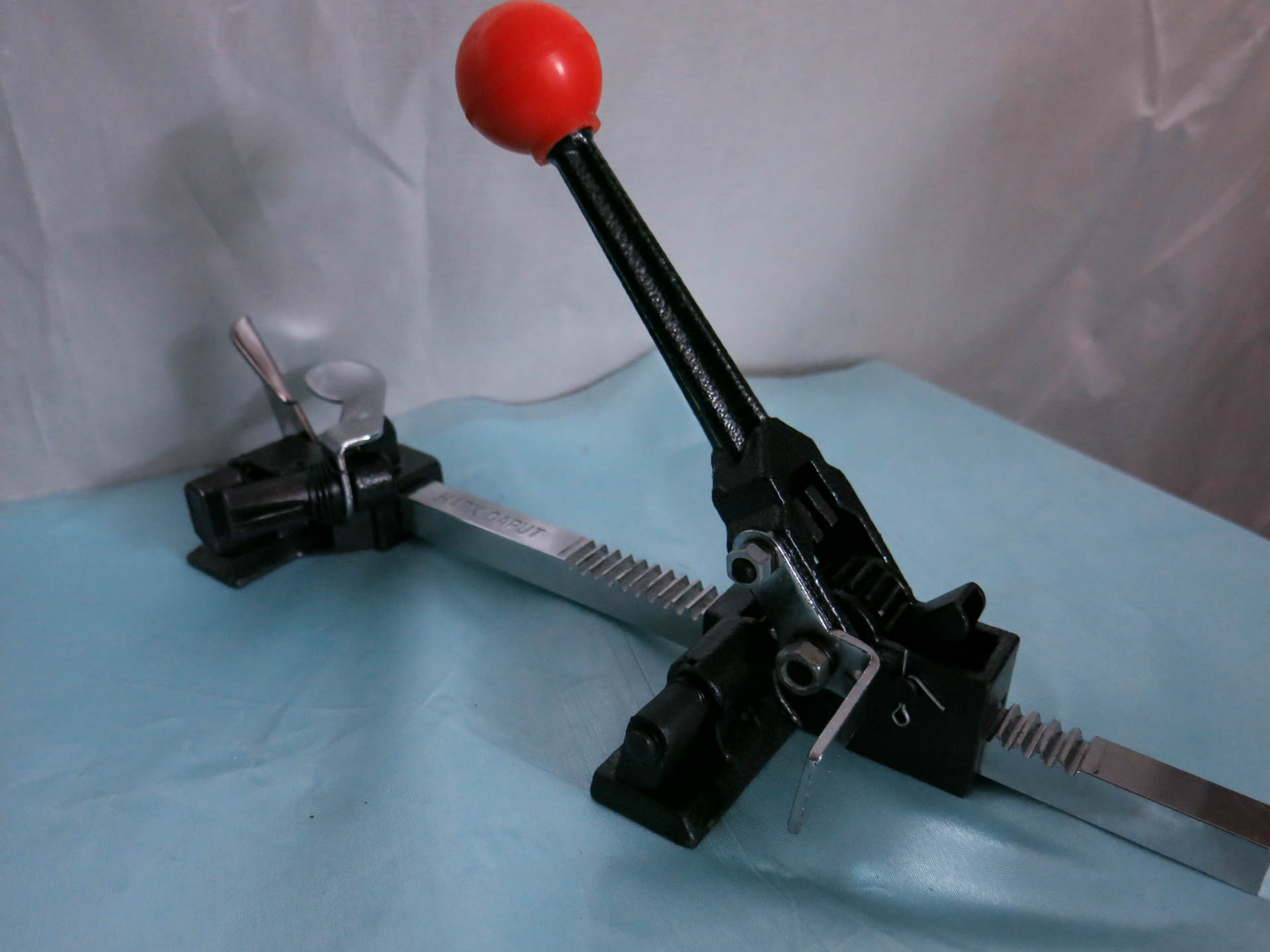 鹰头kf-重型纸塑带两用打包机,省力又美观.