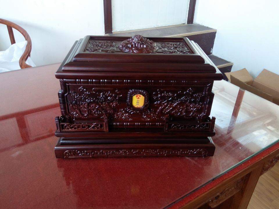 骨灰盒】九五至尊长期合作的详细描述: 工艺师,木,雕,漆,能工巧匠制作