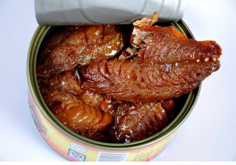 福建特产鯵鱼罐头108g休闲零食厂家直销香辣鱼干