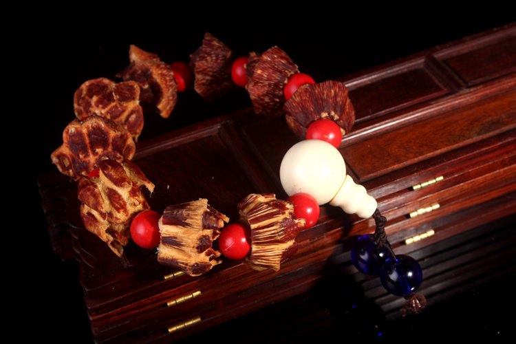 海南滴血莲花菩提子雪莲花手串 9颗30mm精品工艺品直销价