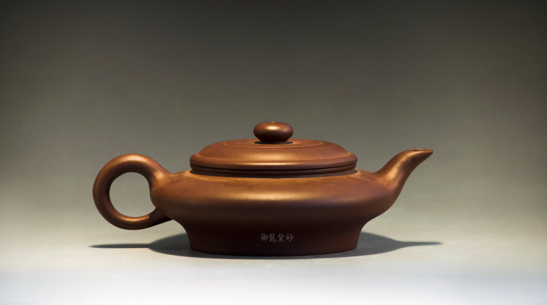 厂家批发自产自销特价紫砂茶具 黄龙山原矿老紫泥书扁水扁虚扁壶