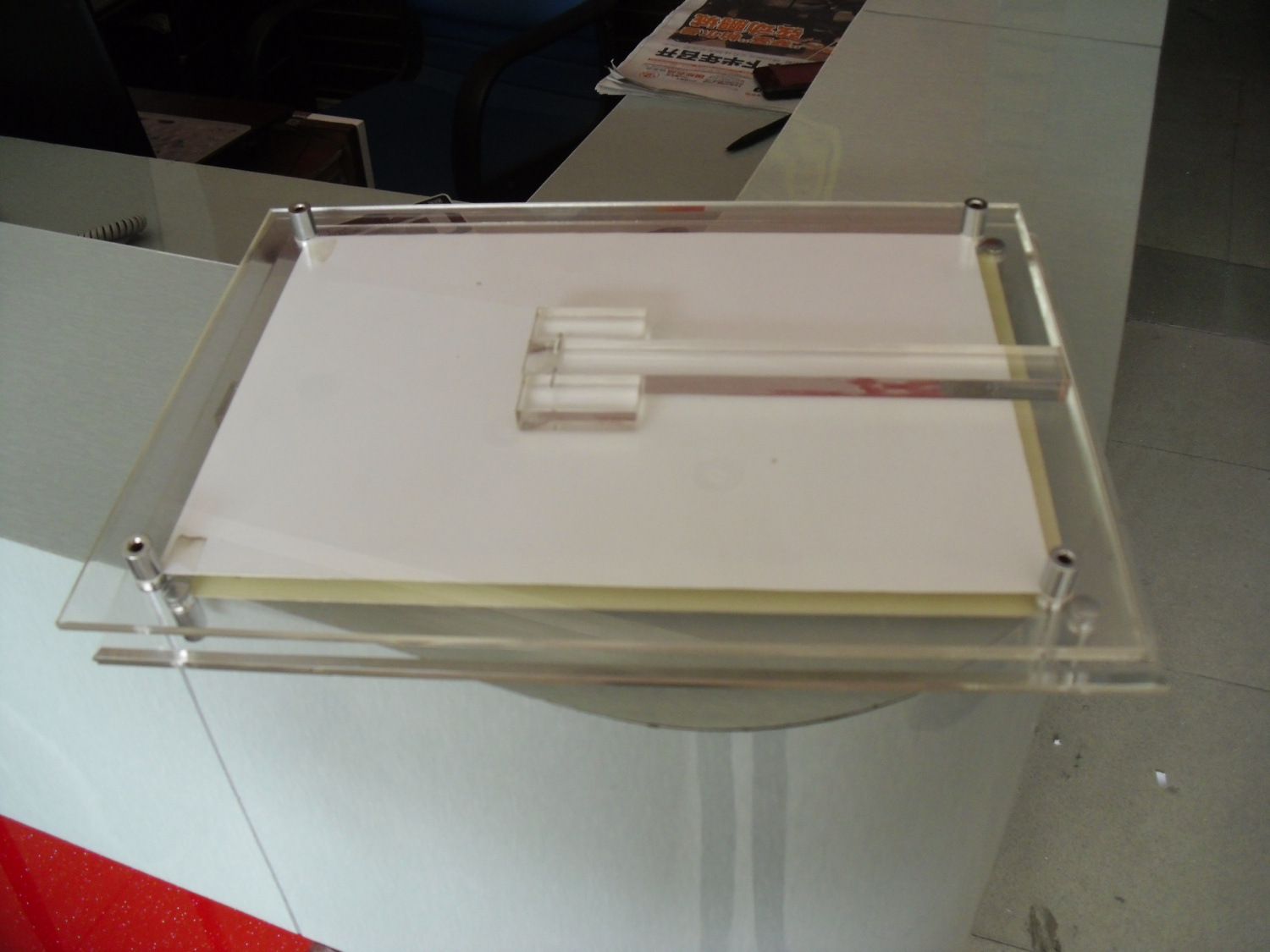 【品质保证 供应东莞长安台式亚克力证书画夹】品质保证 供应东莞长安