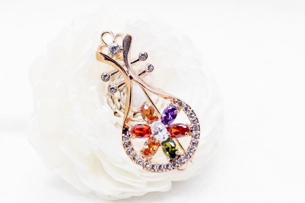 丽晶饰品正品批发 时尚镶钻水晶琵琶胸针 可爱大方款