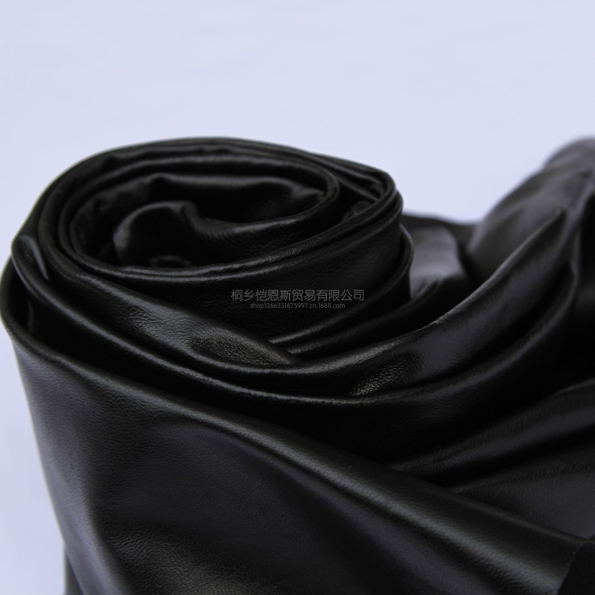 海宁厂家直销黑色绵羊皮真皮皮革真皮皮革服装羊皮皮料批发