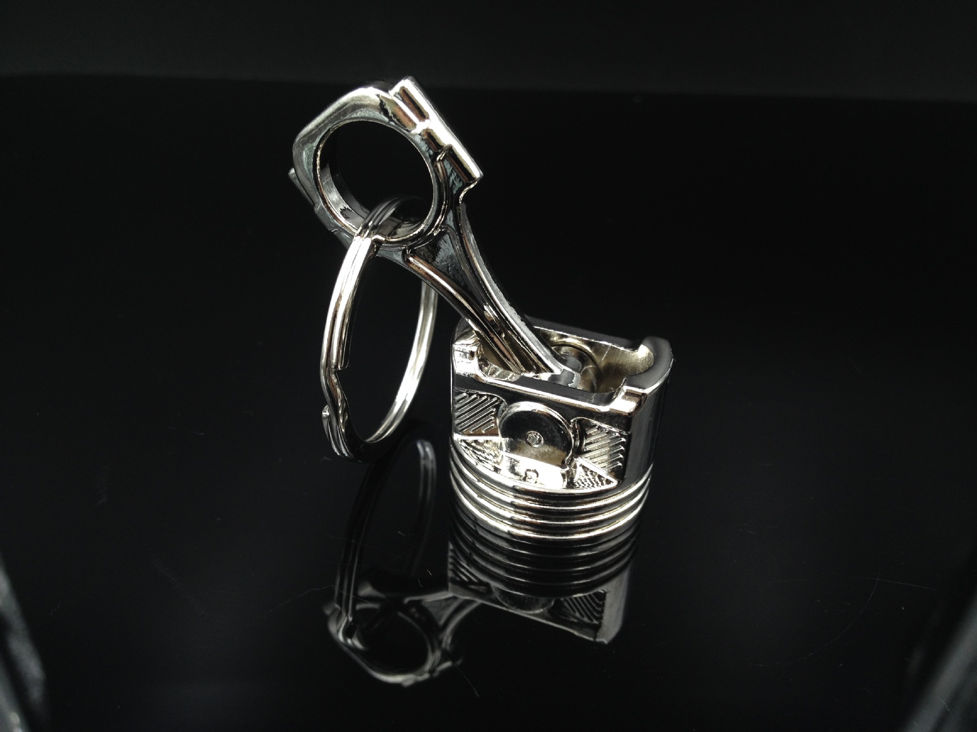 供应创意金属钥匙扣 个性时尚金属汽车活塞钥匙扣 小礼品赠品批发