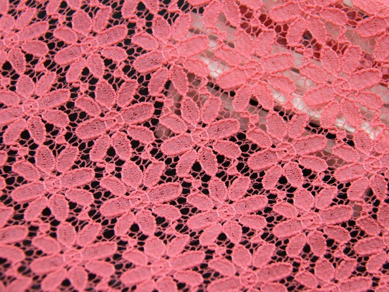 厂家直销 锦棉粉色小花蕾丝布 经编面料 无弹童装蕾丝