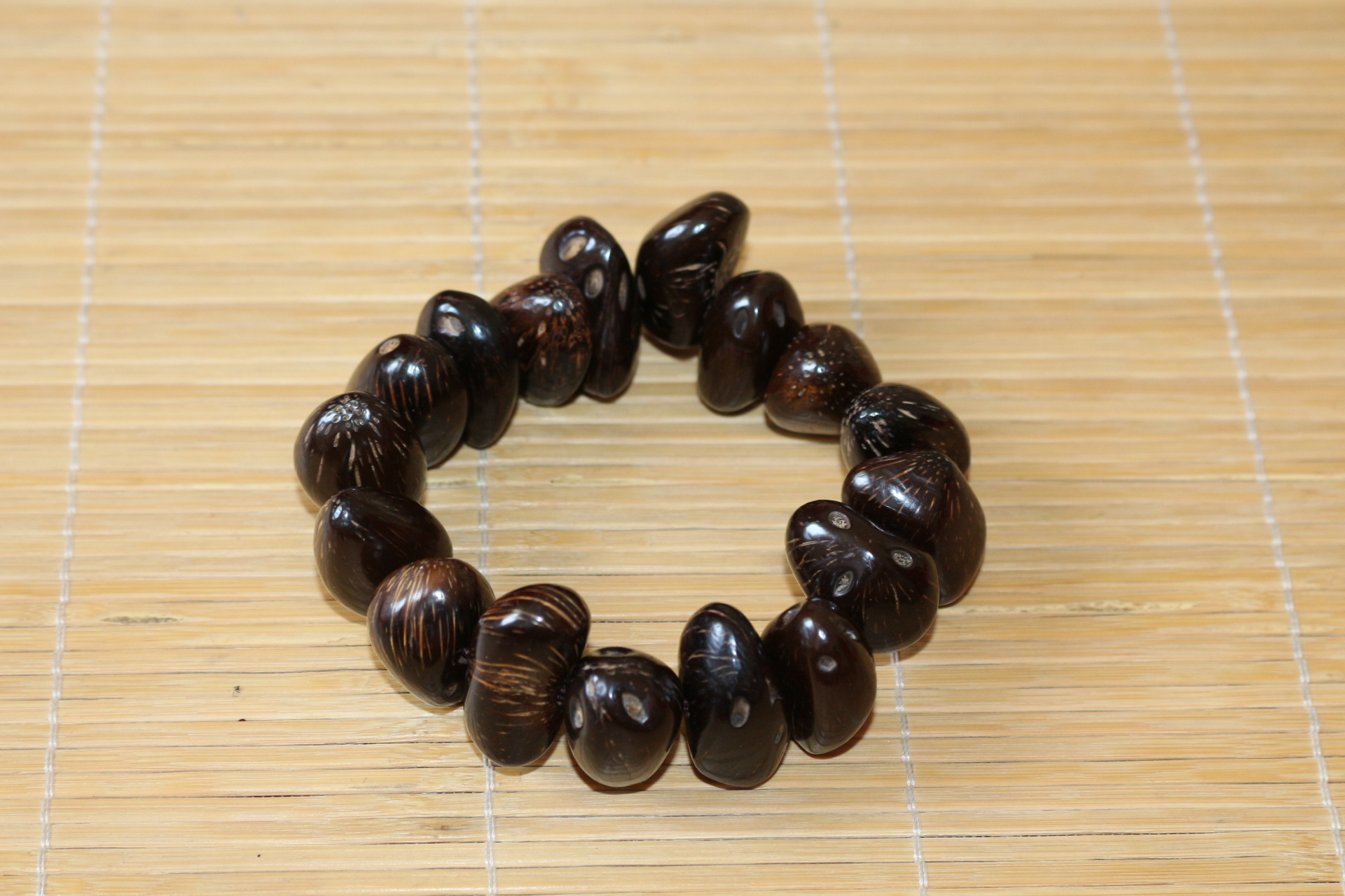 厂家直销天然三眼金猪菩提子批发佛珠工艺品 稀有菩提子 地摊爆款