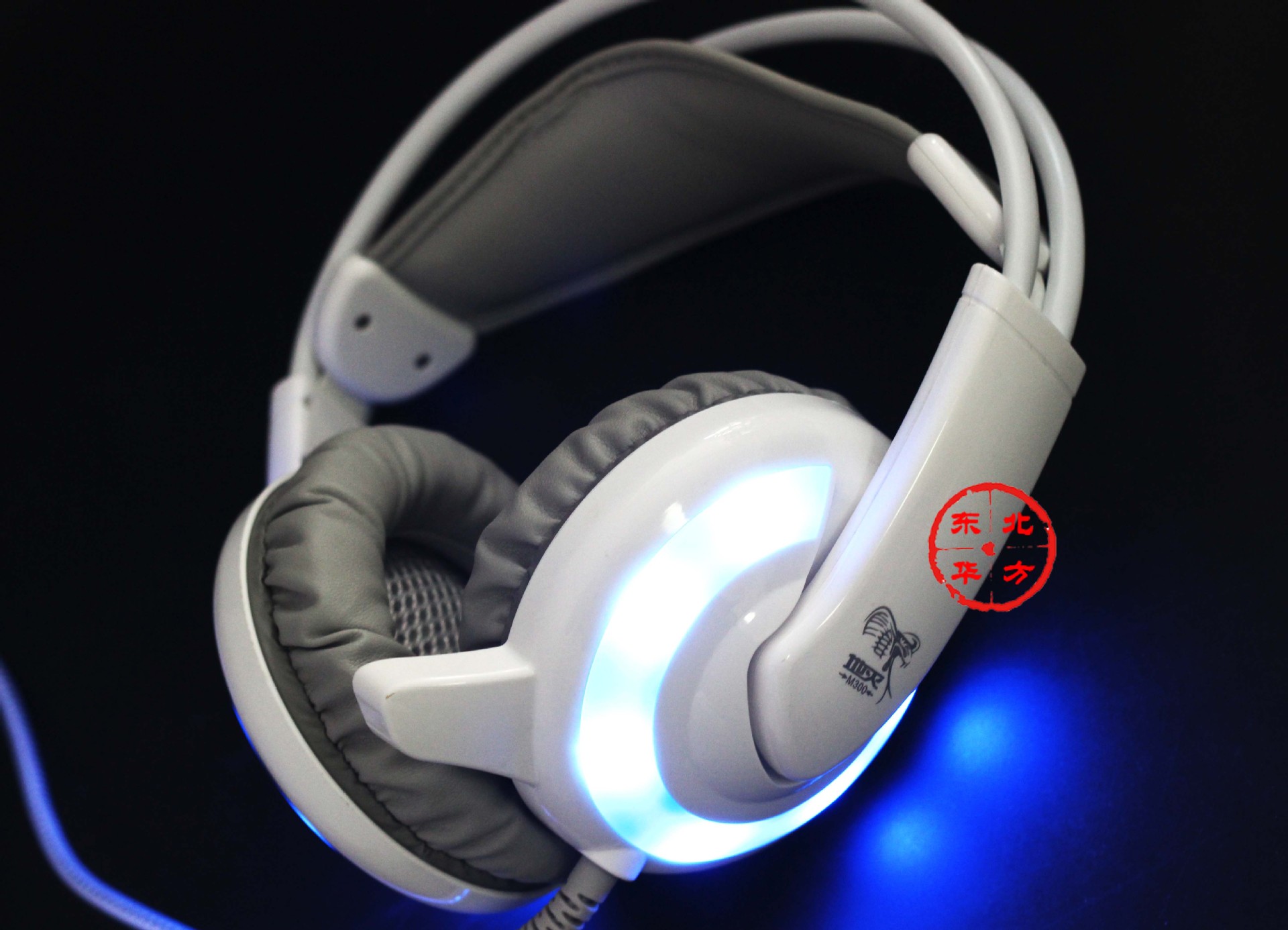 白色超大高端震动发光网吧耳机 头戴抗暴力游戏耳麦 英雄联盟/lol
