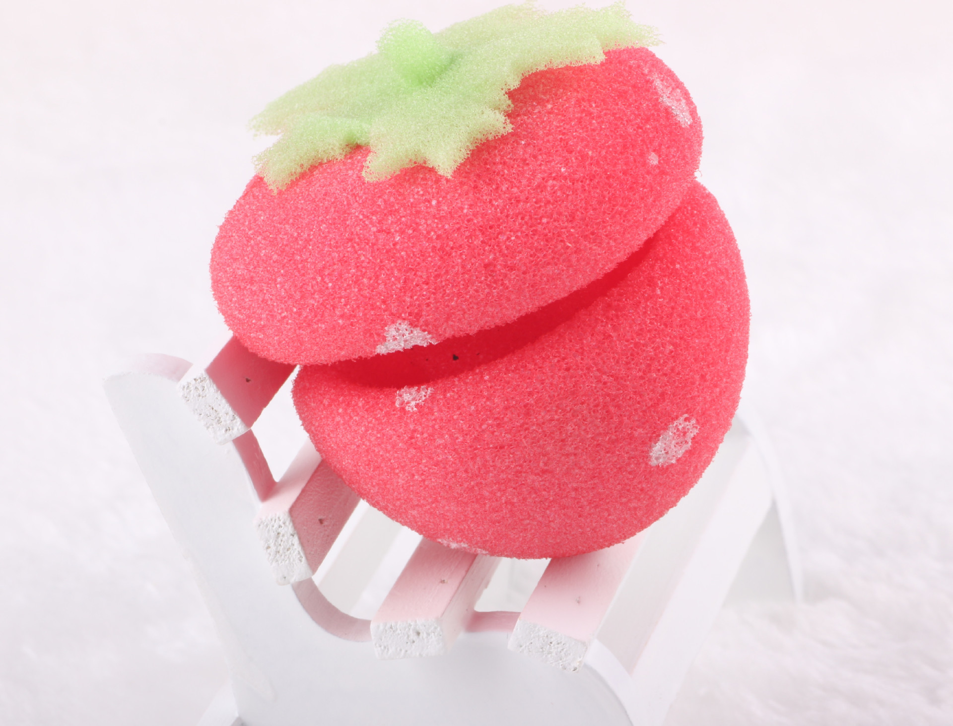 6086人气热款 可爱海绵卷发球 红色草莓球卷发器 睡美人卷 散价