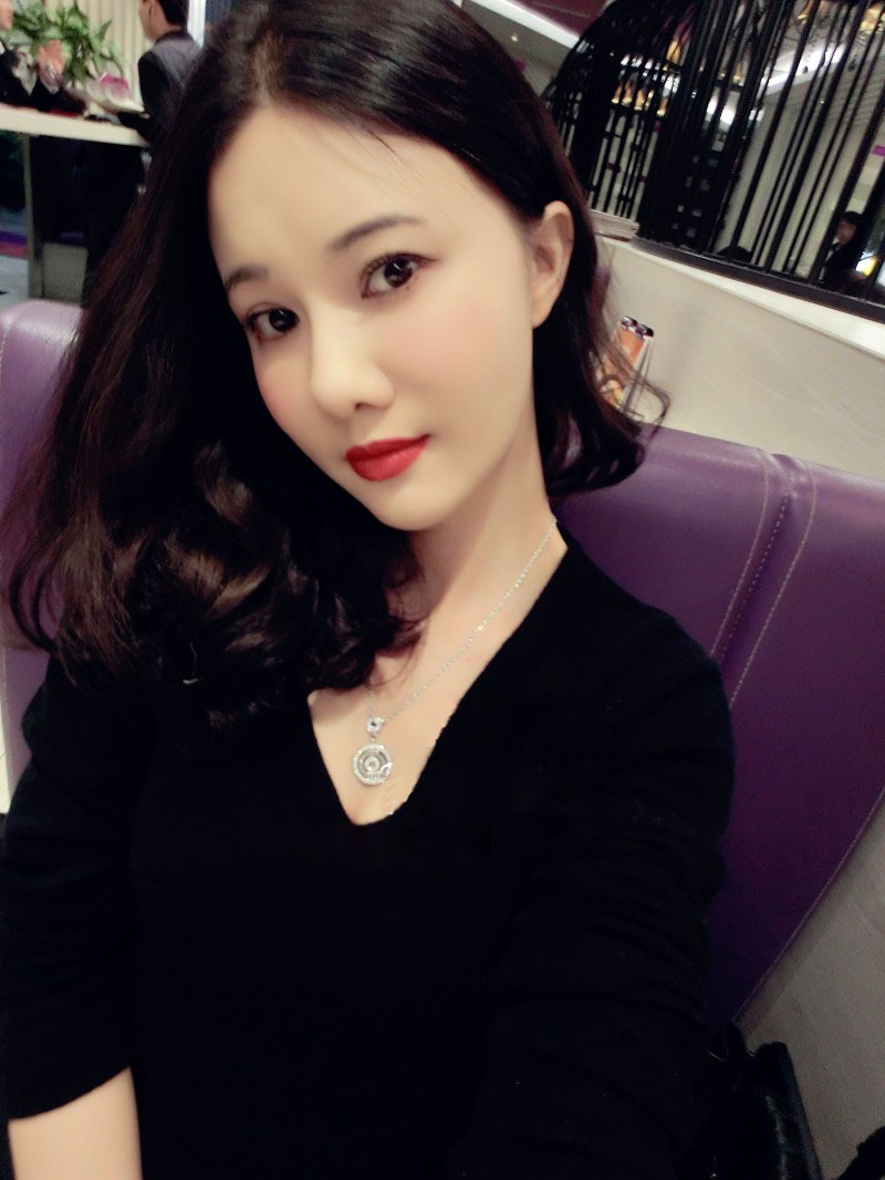 2015春装新款高端定制明星同款刘钰懿纺呛口小辣椒v领长袖羊毛衫