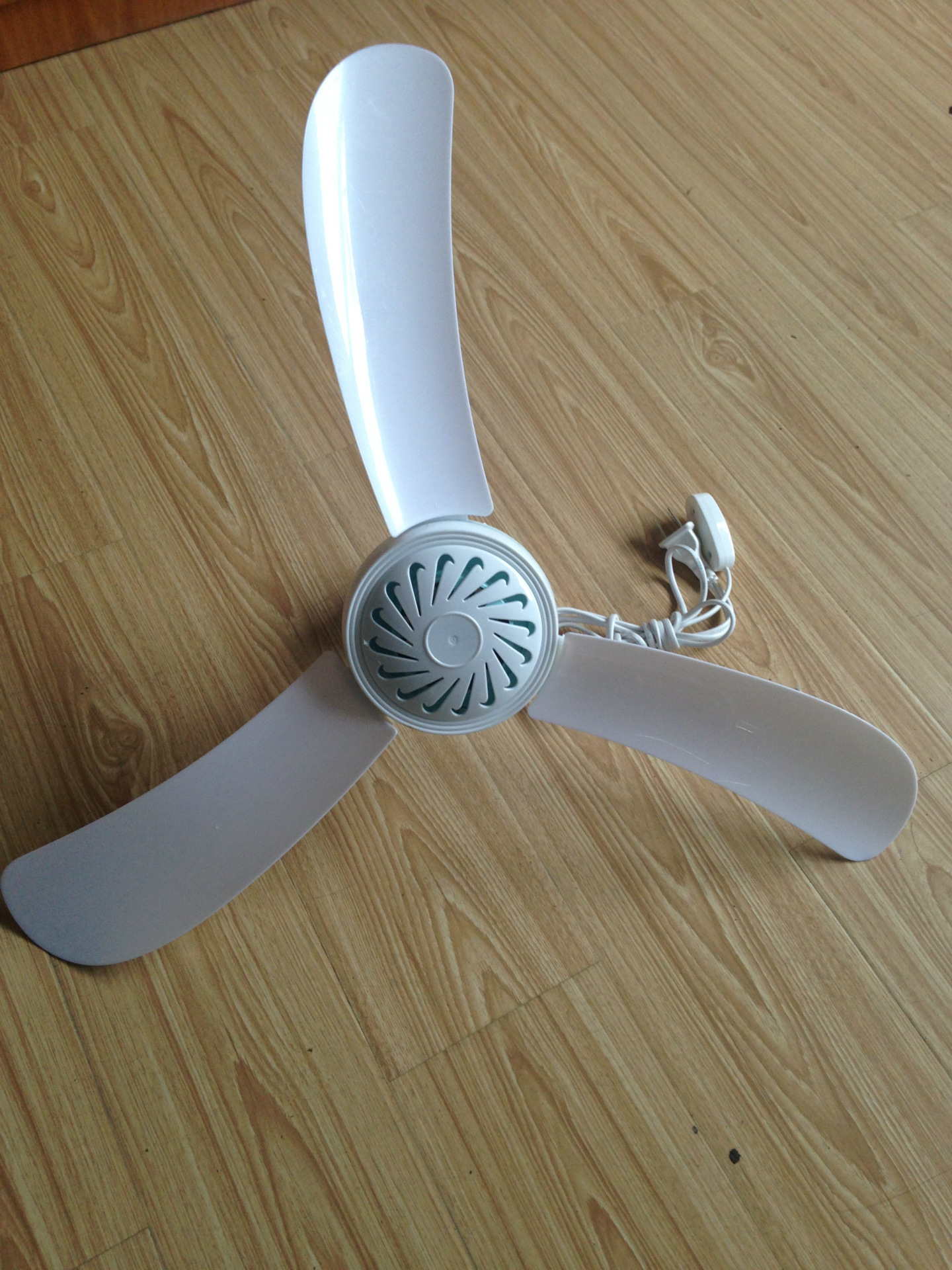 直销荣鑫商务霸迷你风扇 大风叶大风量低耗量小巧小吊扇批发定制