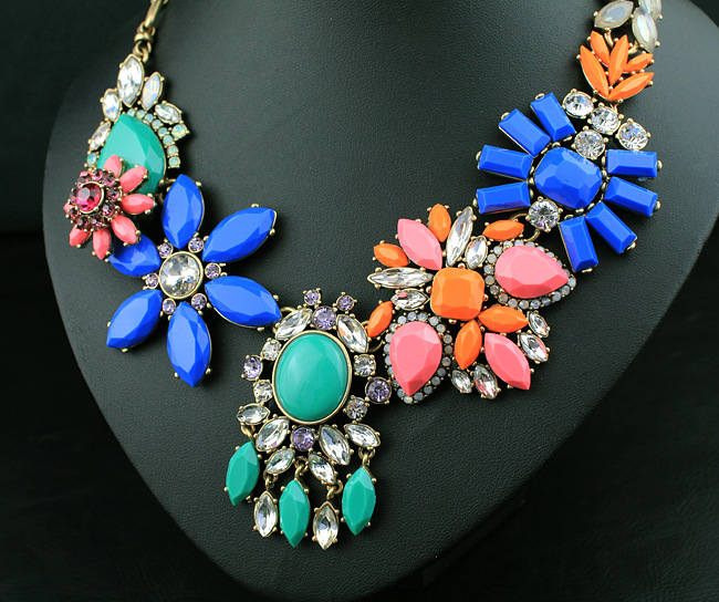 英国设计师大牌 彩色水晶宝石花朵复古夸张个性流苏短款锁骨项链