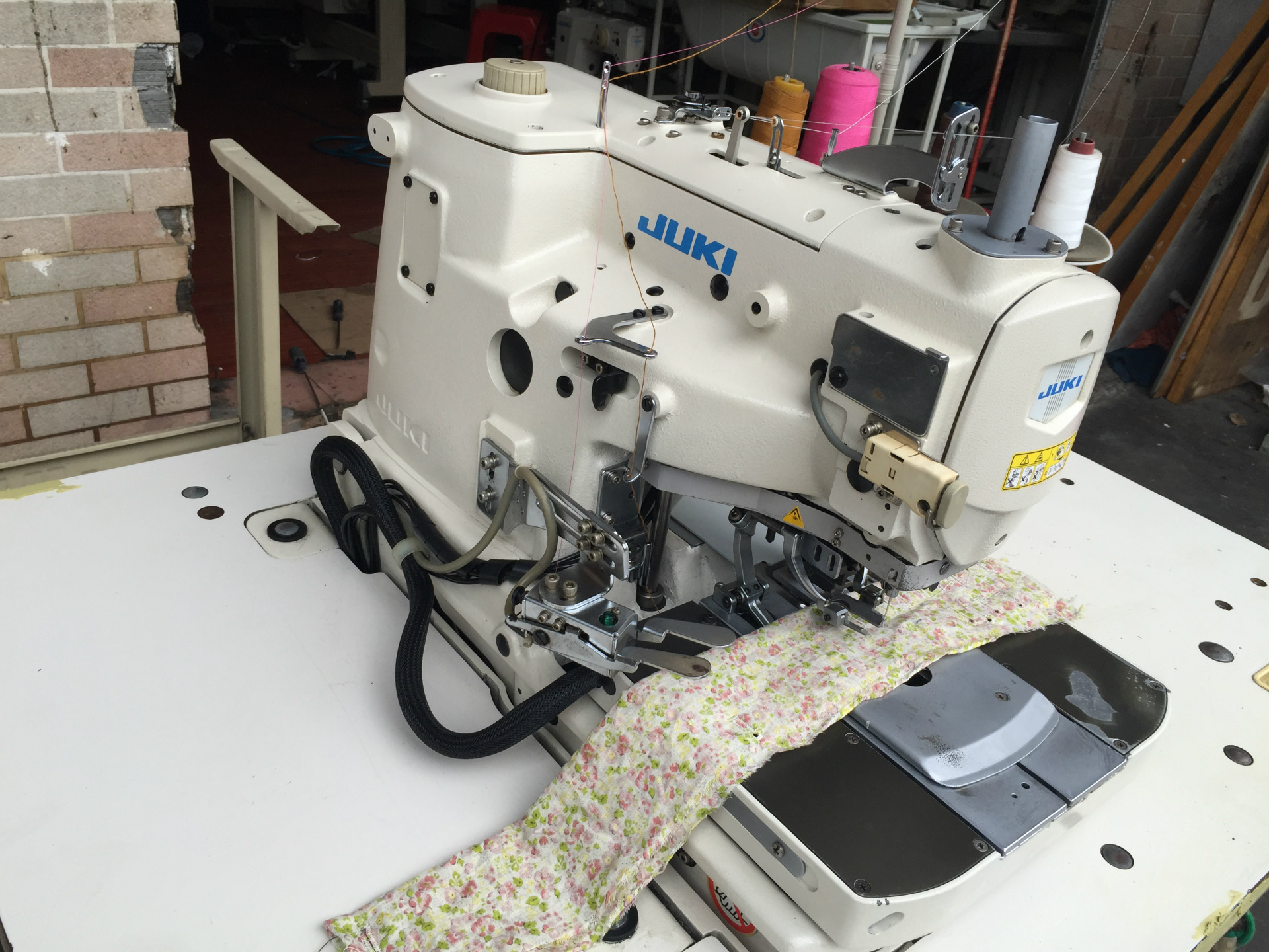 二手九成新重机电脑圆头锁机电脑锁眼机