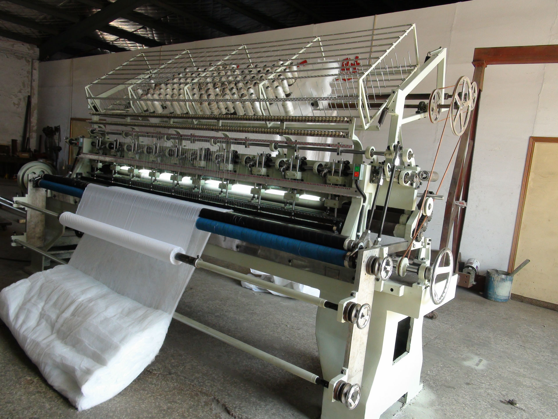 青岛金秋信泰专业生产96型号直线多针绗缝机 密道机