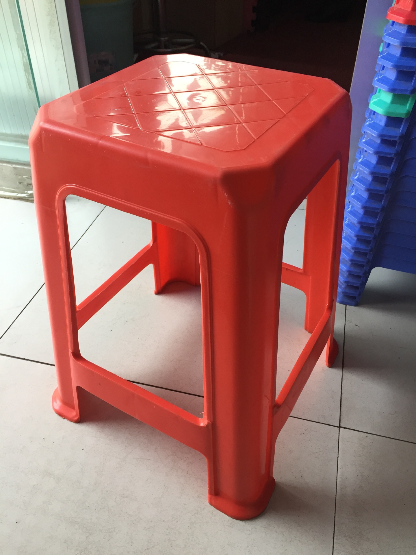 厂家直销 塑料凳 大方凳 加厚塑料方凳 餐桌凳 烧烤凳子
